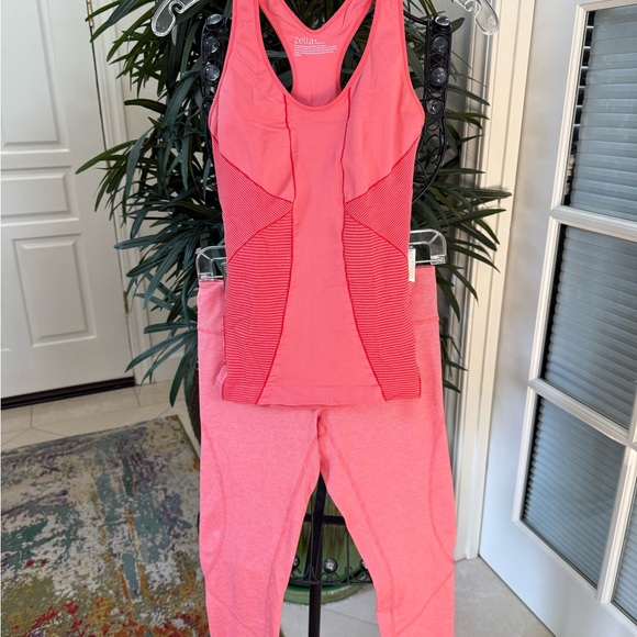Zella Vibrant Coral Peachy-Pink Athletic/Workout Ensemble. - Picture 2 of 5